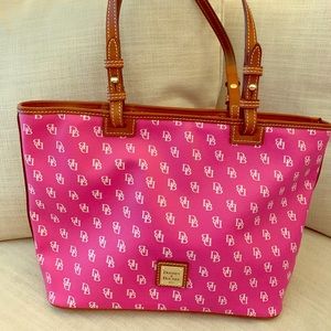 Dooney & Bourke coated canvas tote style handbag